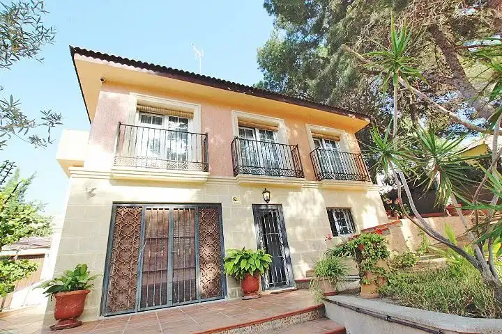 Villa mit Pool zum Verkauf in Calle Asunción