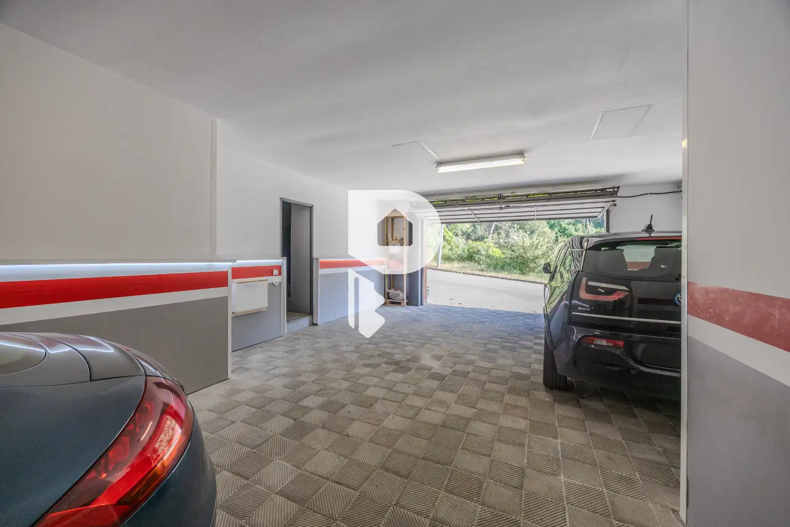 Parking de Casa o chalet en venta en Vallirana con Aire acondicionado, Calefacción y Jardín privado