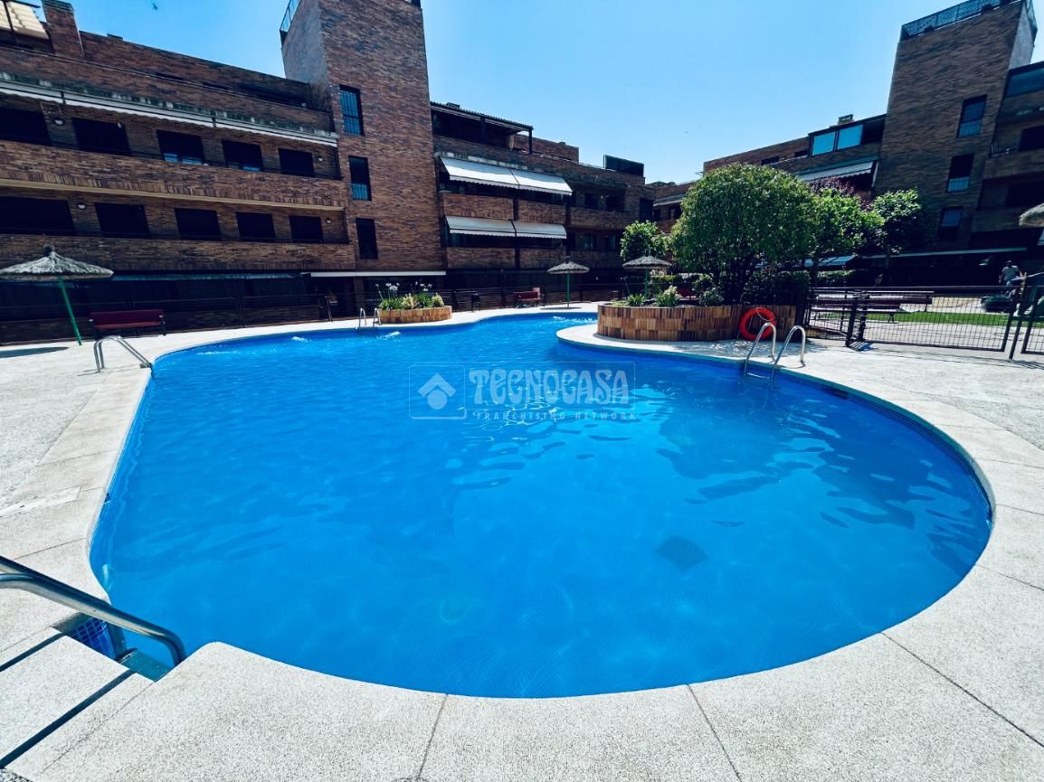 Piscina de Pis en venda en Brunete amb Aire condicionat, Calefacció i Terrassa