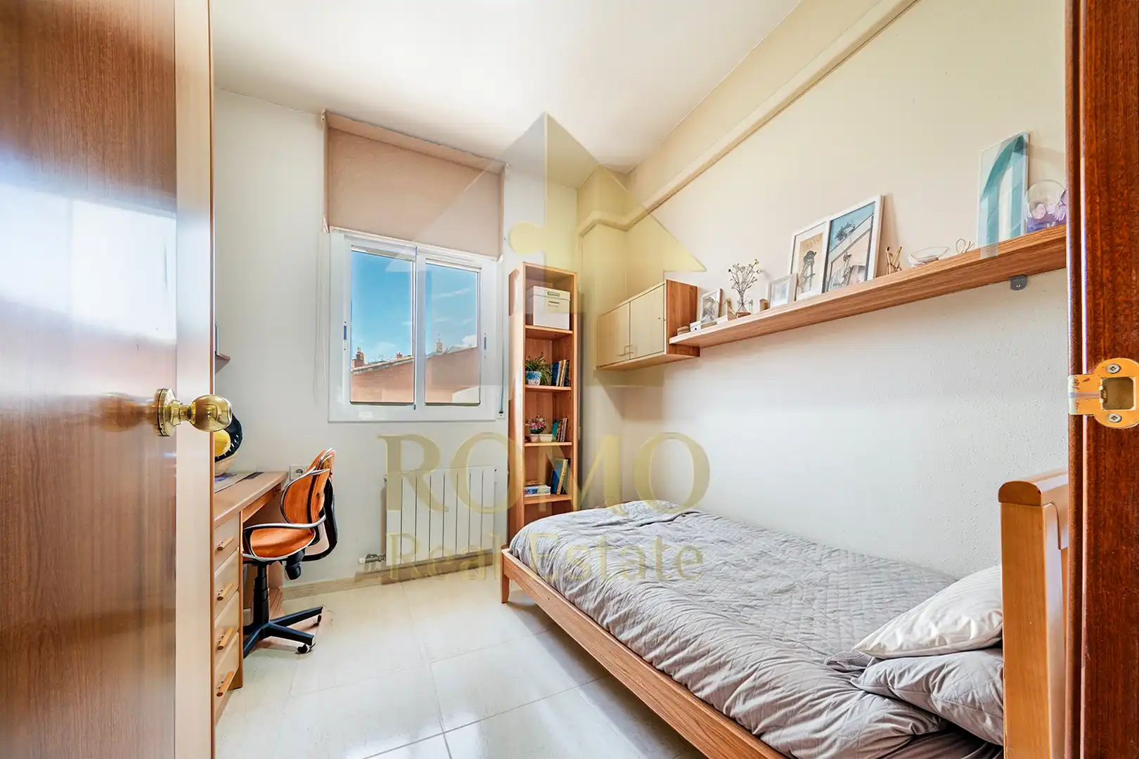 Habitación de Casa adosada en venta en Santa Perpètua de Mogoda con Aire acondicionado, Calefacción y Jardín privado