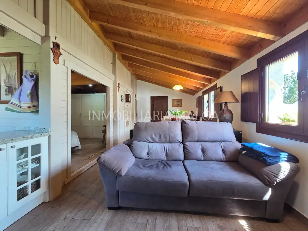 Sala d'estar de Casa o xalet en venda en Colunga amb Calefacció, Jardí privat i Parquet