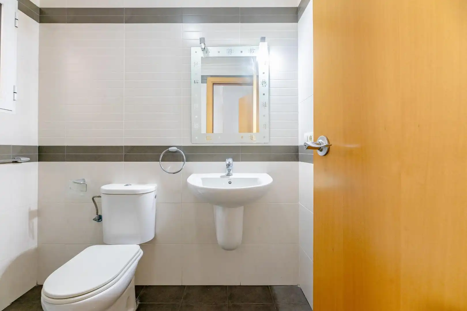 Bathroom of Flat for sale in L'Alcúdia de Crespins  with Air Conditioner