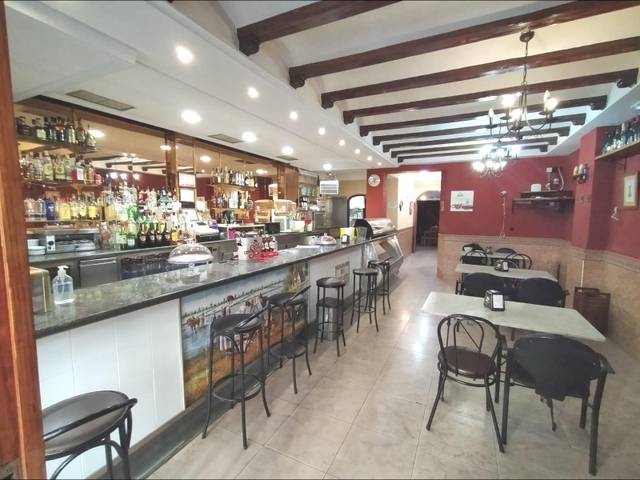 Local comercial en Alquiler en Torrefiel
