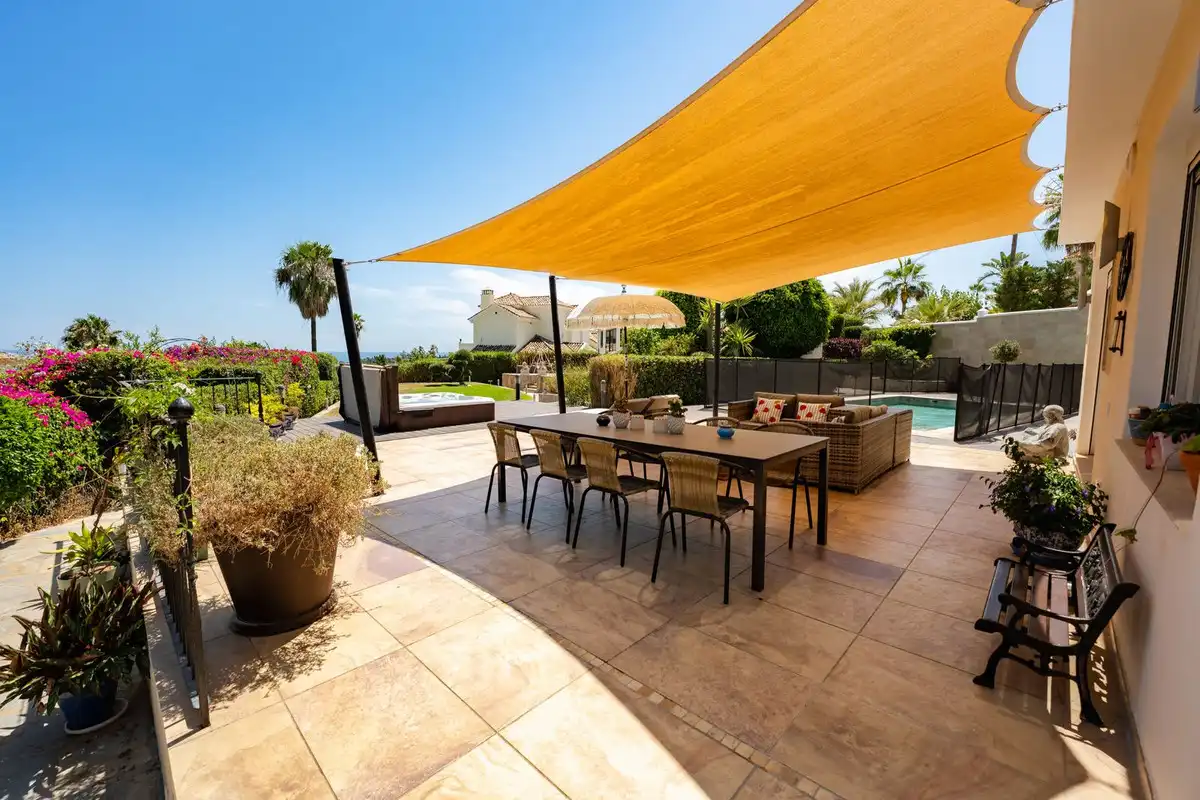 Terrassa de Casa o xalet en venda en Estepona amb Aire condicionat, Jardí privat i Terrassa