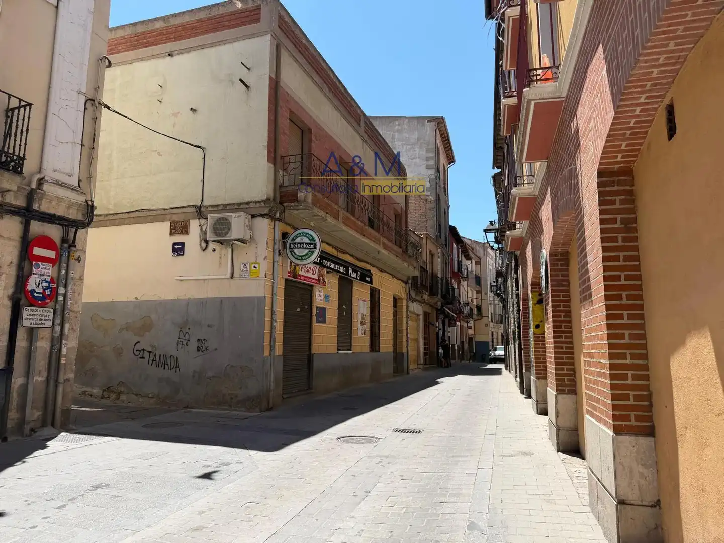 Vista exterior de Edifici en venda en Peñafiel