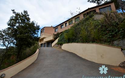 Vista exterior de Casa adosada en venda en Torrelles de Llobregat amb Calefacció, Jardí privat i Parquet