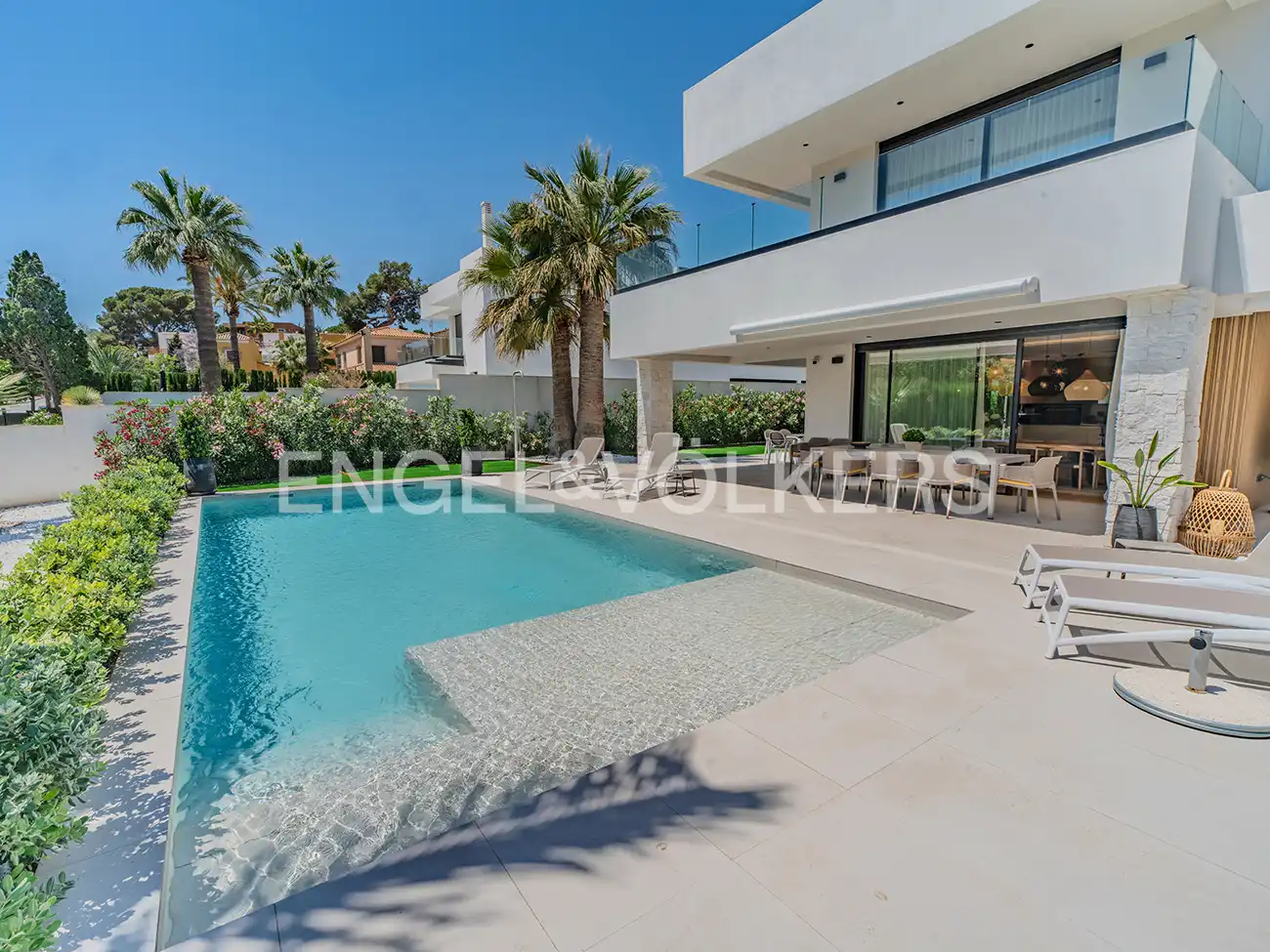 Piscina de Casa o xalet en venda en Alicante / Alacant amb Aire condicionat, Calefacció i Jardí privat