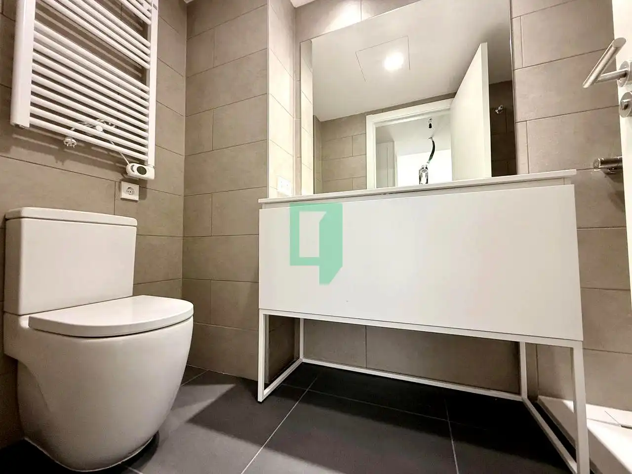 Badezimmer von Wohnung zur Miete in Tiana mit Klimaanlage und Terrasse