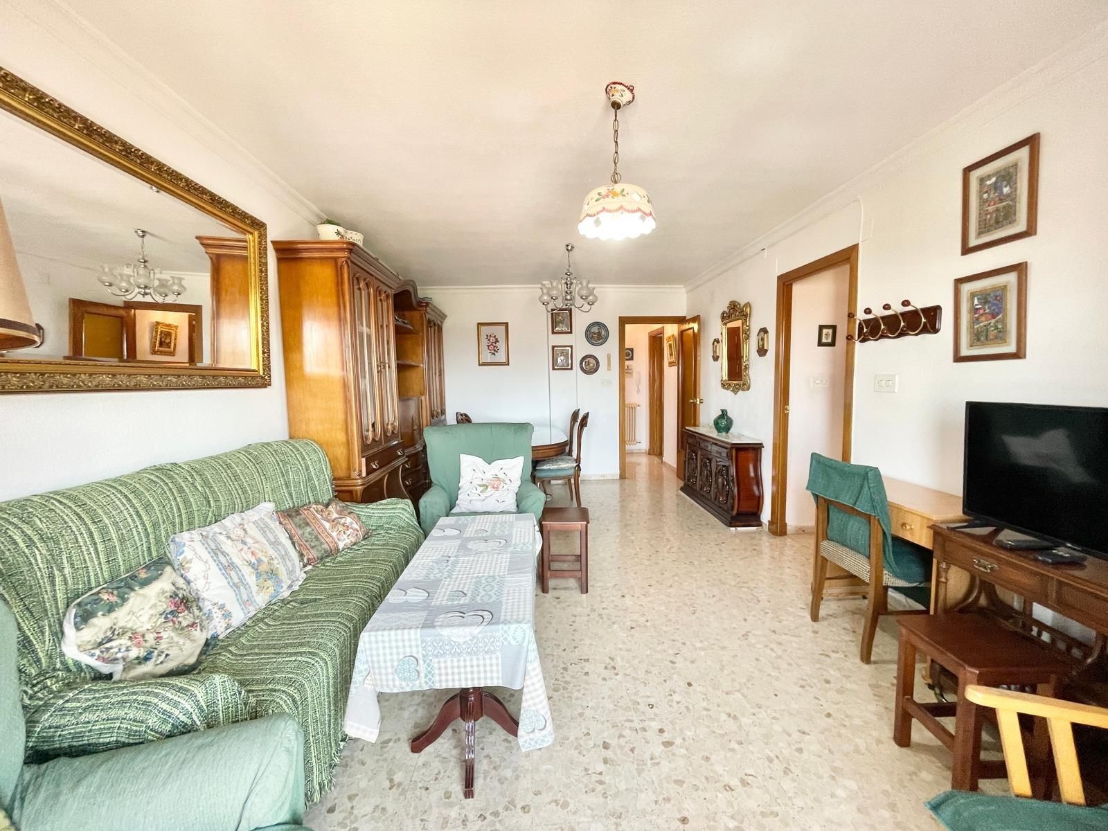 Living room of Flat to rent in  Granada Capital  with Heating, Terrace and Balcony