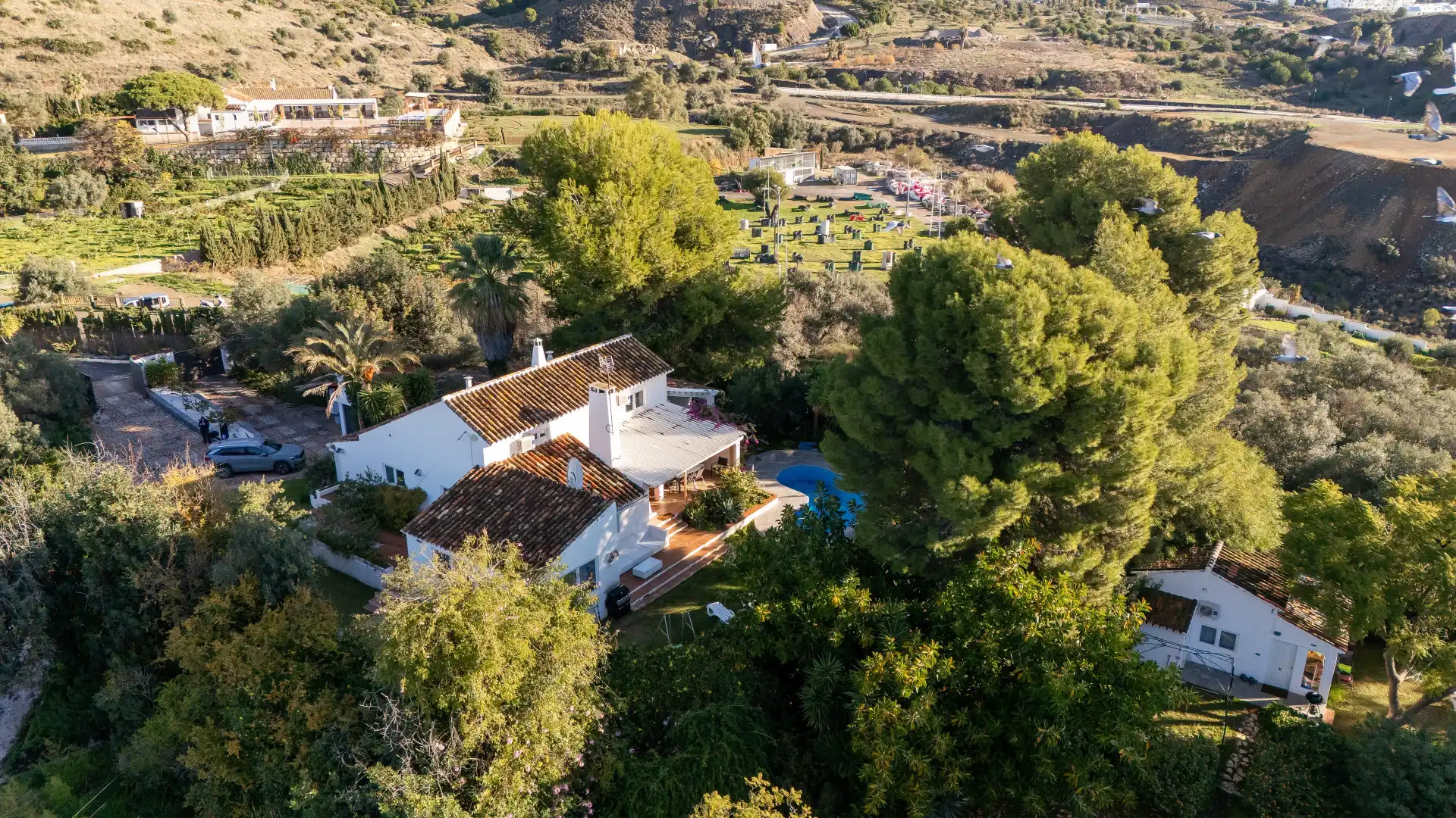 Vista exterior de Casa o xalet en venda en Fuengirola amb Aire condicionat, Jardí privat i Terrassa