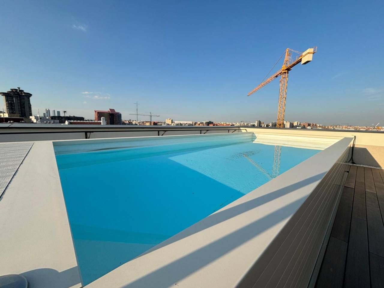 Swimming pool of Flat for sale in  Madrid Capital  with Air Conditioner, Storage room and Community pool