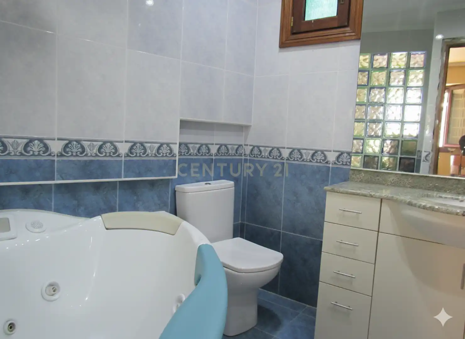 Baño de Casa o chalet en venta en Usurbil con Horno, Lavadora y Microondas
