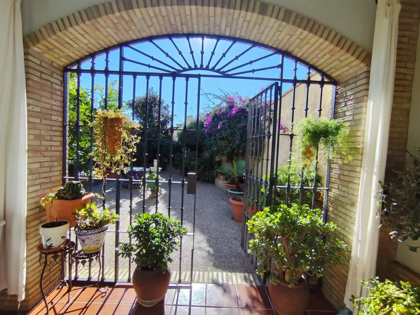 Jardí de Casa o xalet en venda en Hinojos amb Aire condicionat, Calefacció i Jardí privat