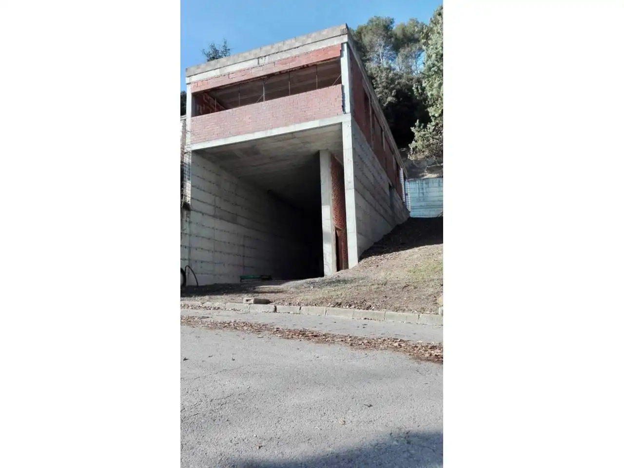 Parking of Houses for sale in Montagut i Oix  with Private garden