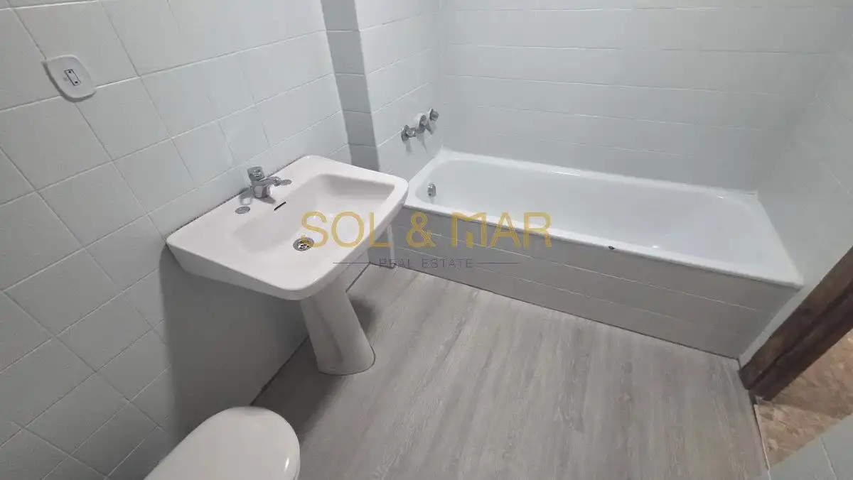 Badezimmer von Wohnung zum Verkauf in Torremolinos mit Heizung, Terrasse und Gemeinschaftspool