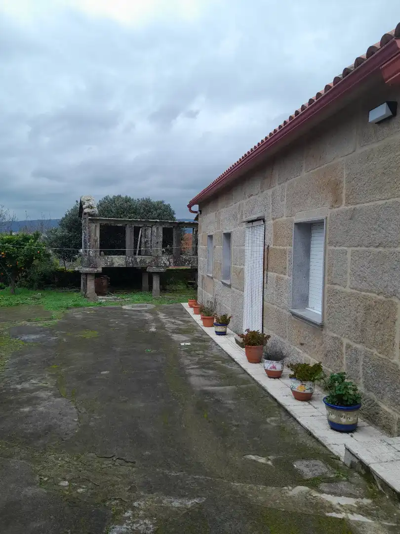 Vista exterior de Casa o xalet en venda en Pontevedra Capital  amb Moblat