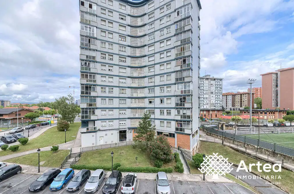Vista exterior de Pis en venda en Barakaldo  amb Calefacció i Terrassa