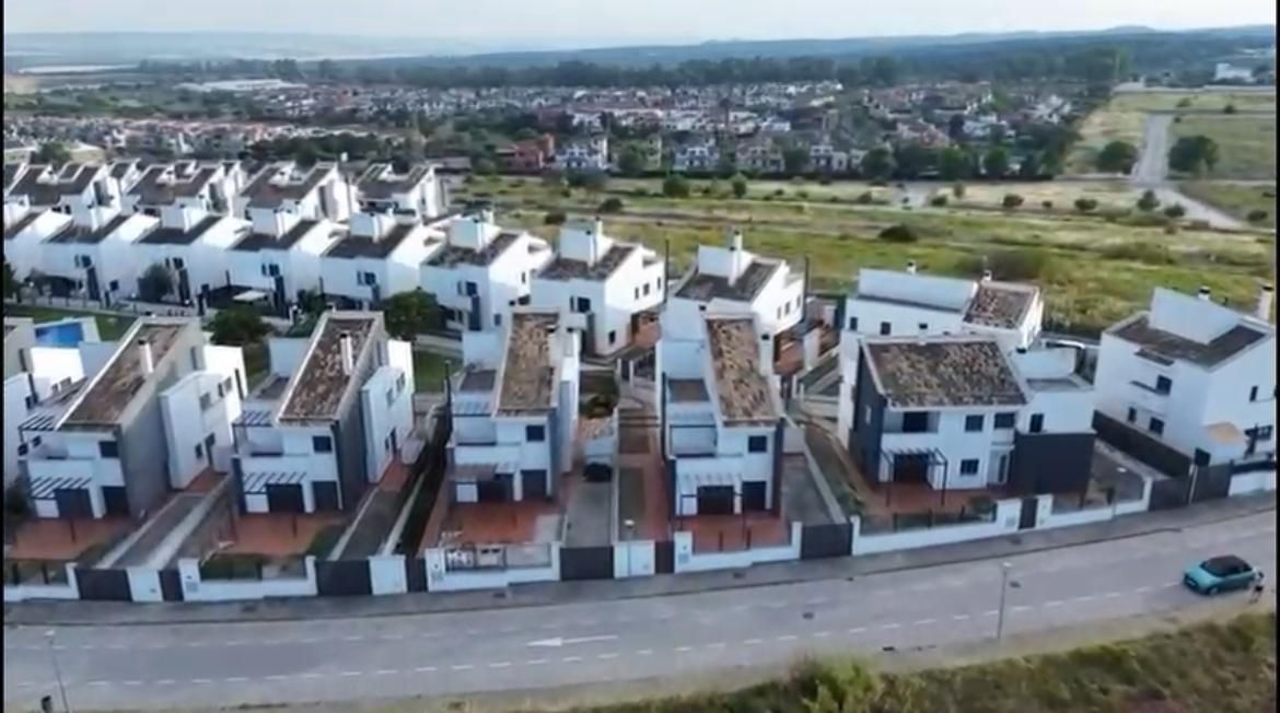 Vista exterior de Casa o xalet en venda en Guillena amb Calefacció, Jardí privat i Terrassa