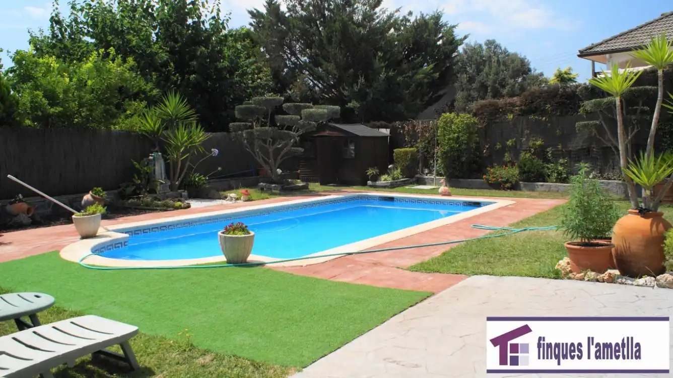 Piscina de Casa o chalet en venta en Bigues i Riells del Fai con Calefacción, Jardín privado y Parquet