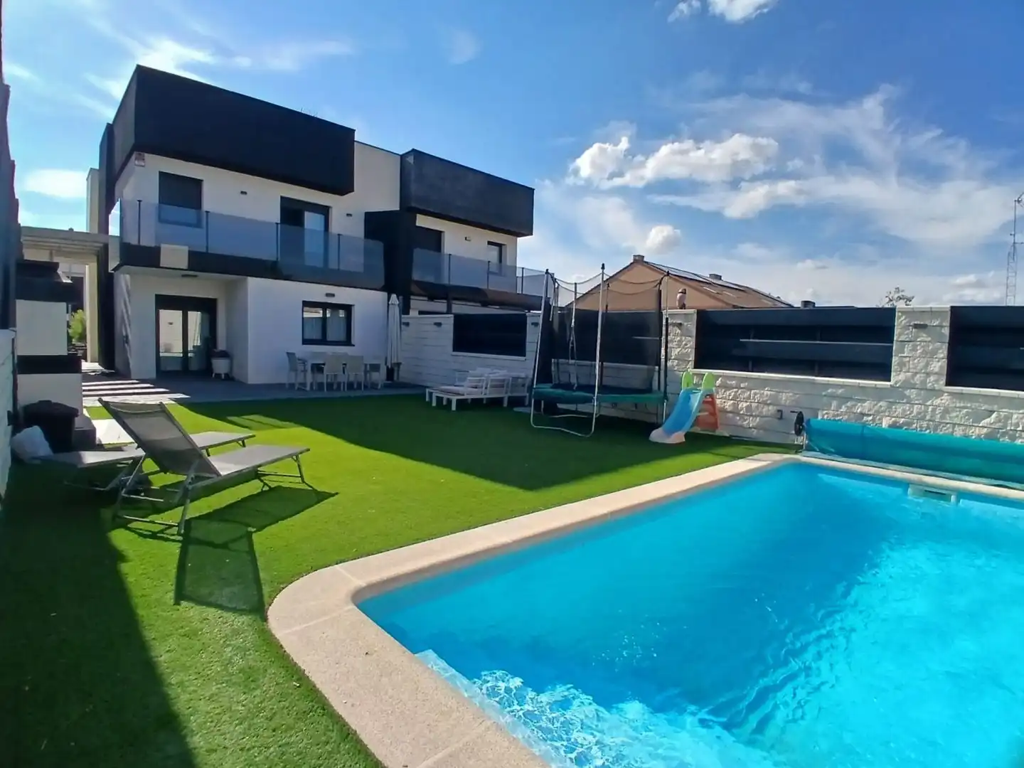 Detached house with pool for sale in PINO SALGAREÑO