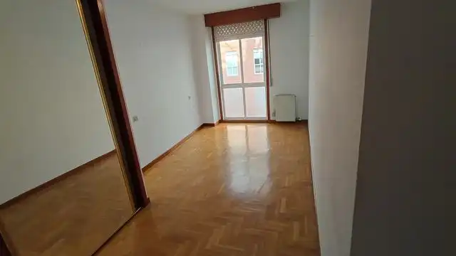 Bedroom of Flat for rent in Santiago de Compostela   with Storage room and Washing machine