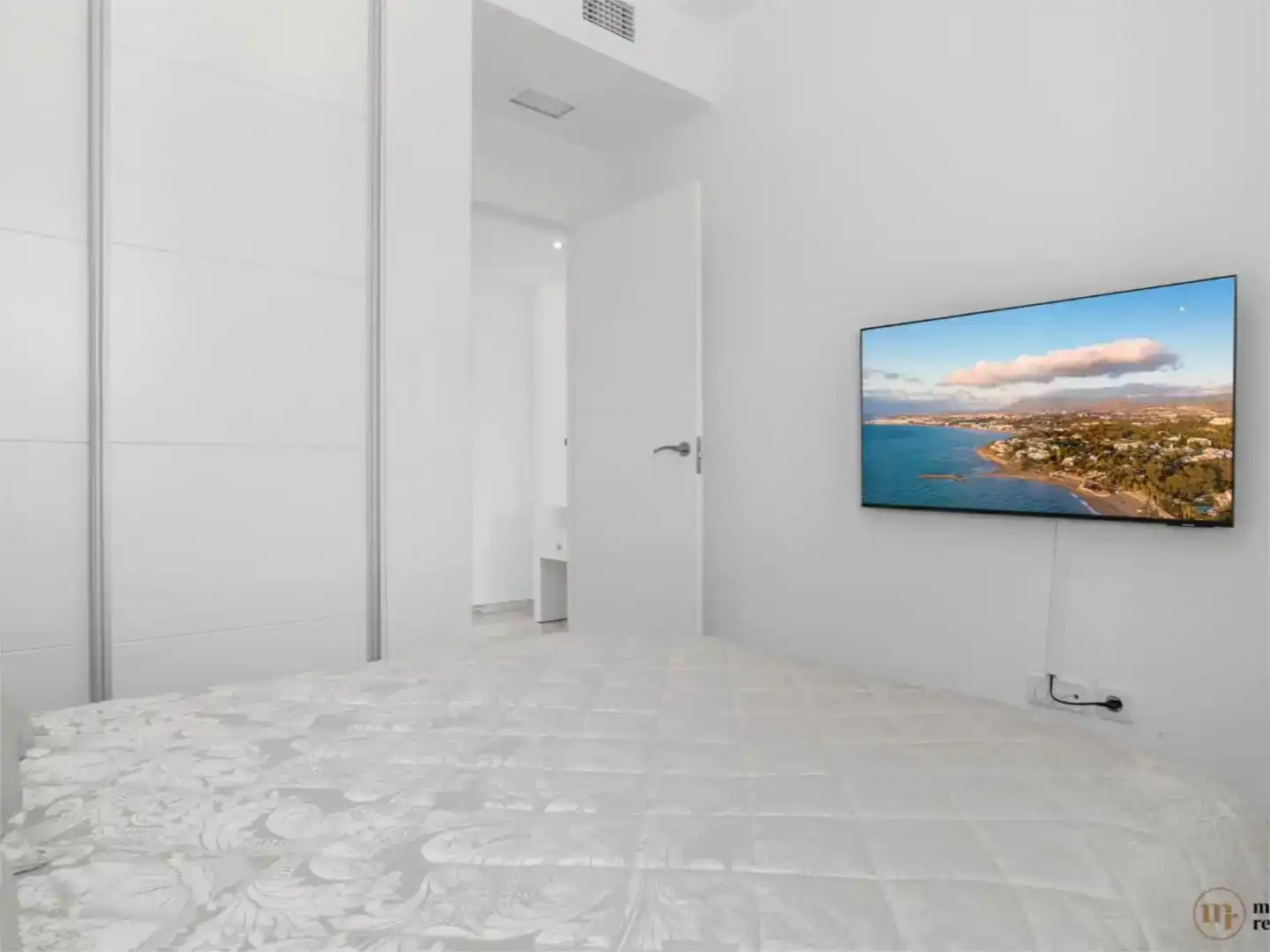 Dormitori de Casa adosada en venda en Marbella amb Aire condicionat, Piscina i Balcó