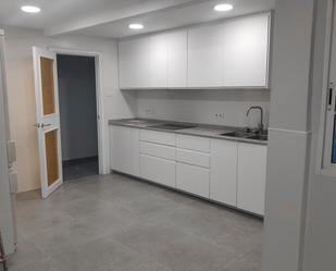 Kitchen of Flat for sale in  Valencia Capital  with Air Conditioner, Terrace and Oven