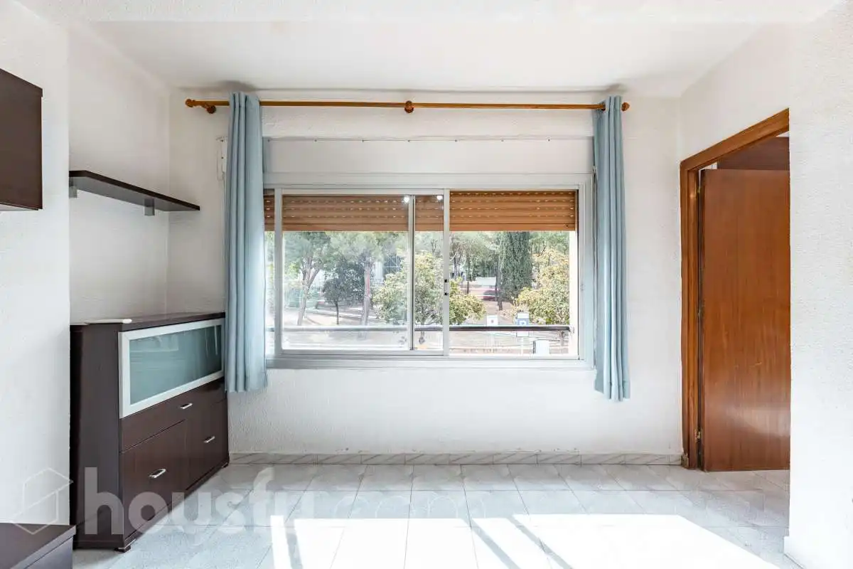 Bedroom of Flat for sale in Cornellà de Llobregat  with Air Conditioner