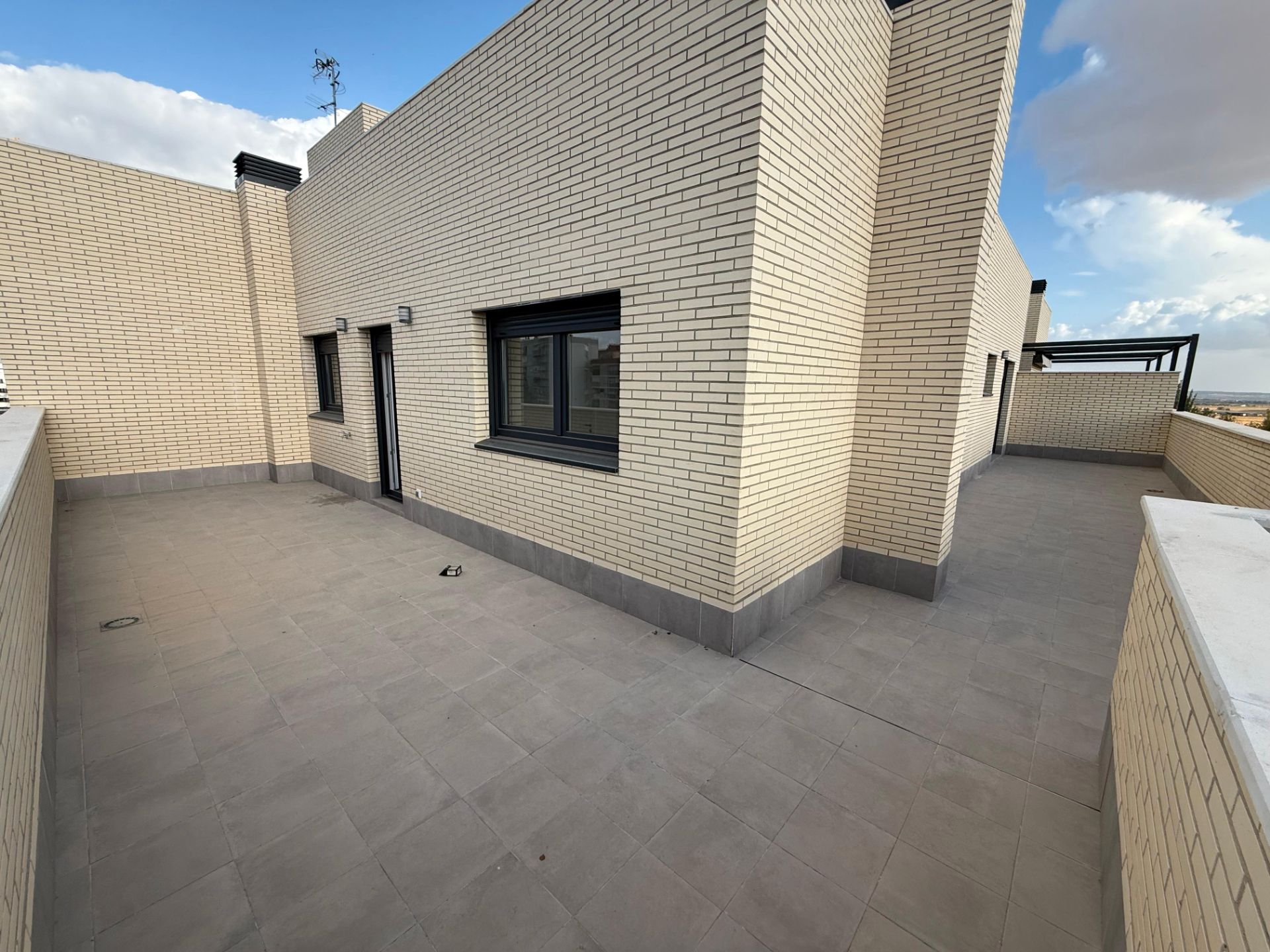 Exterior view of Attic for sale in Humanes de Madrid  with Heating, Private garden and Terrace