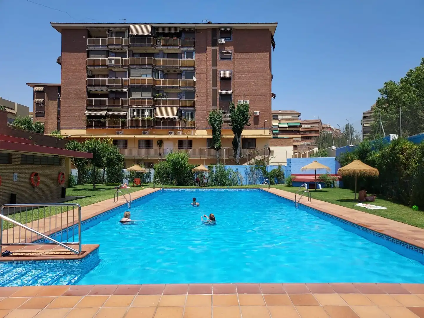 Flat with pool to rent in Beiro