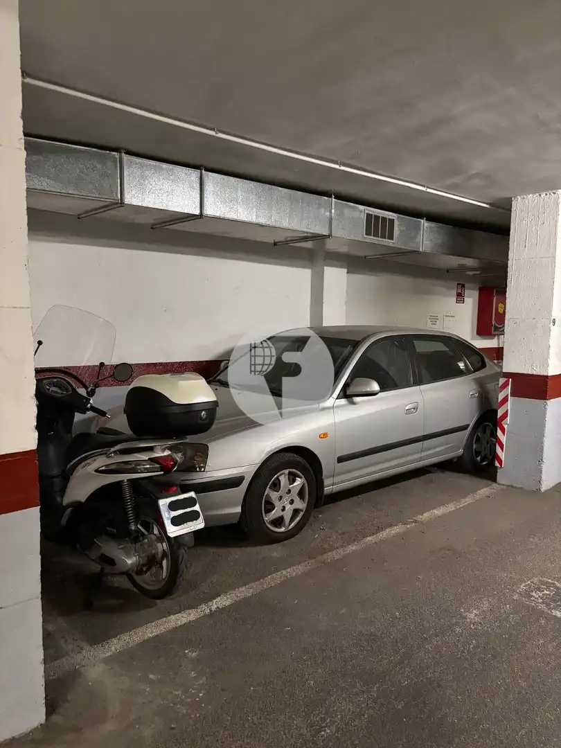 Parking de Piso en venta en Barcelona con Aire acondicionado, Calefacción y Balcón
