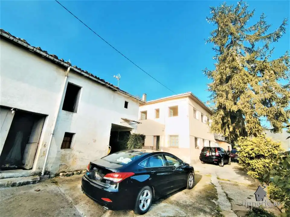 Vista exterior de Casa o xalet en venda en Las Regueras   amb Traster