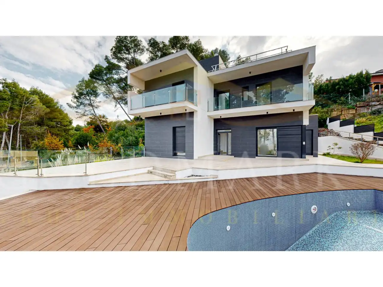 Vista exterior de Casa o xalet en venda en Corbera de Llobregat amb Aire condicionat, Calefacció i Jardí privat