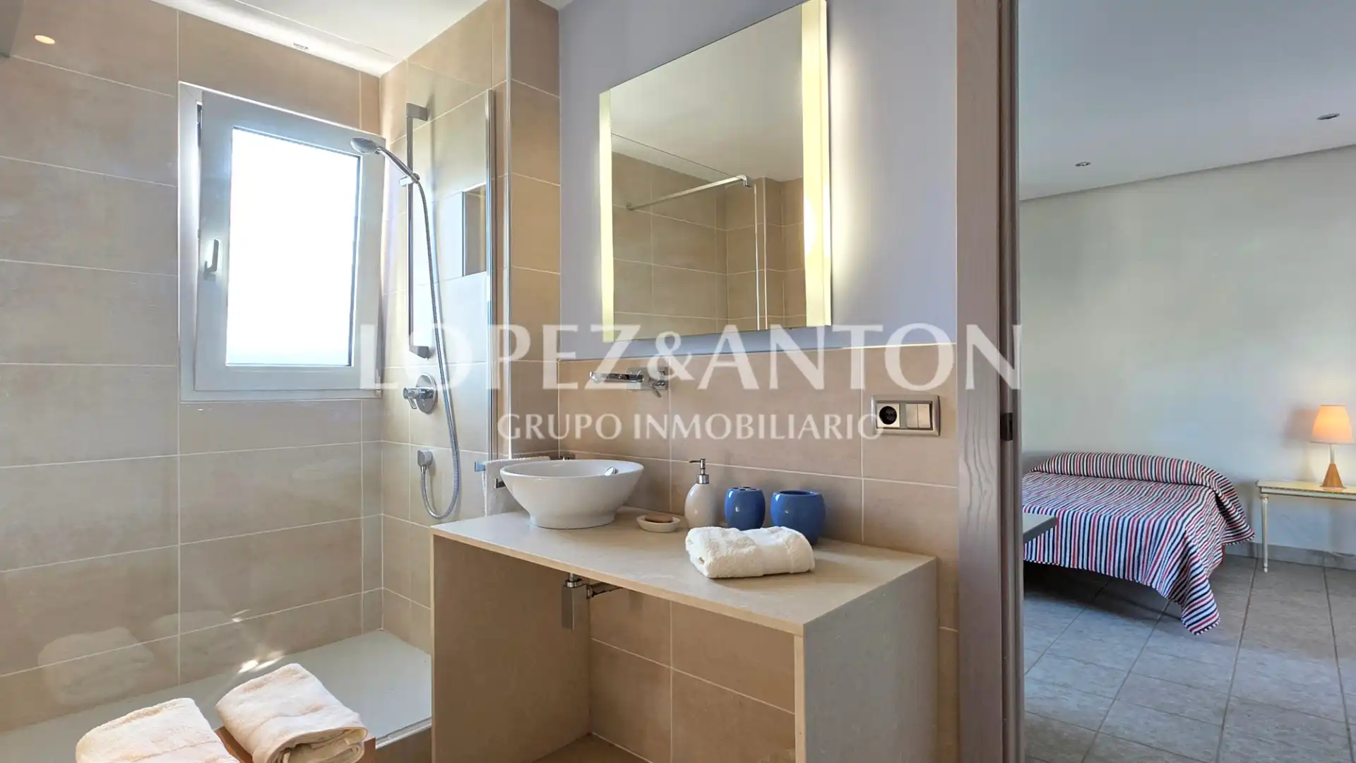 Bathroom of Houses for sale in L'Eliana  with Air Conditioner, Private garden and Terrace