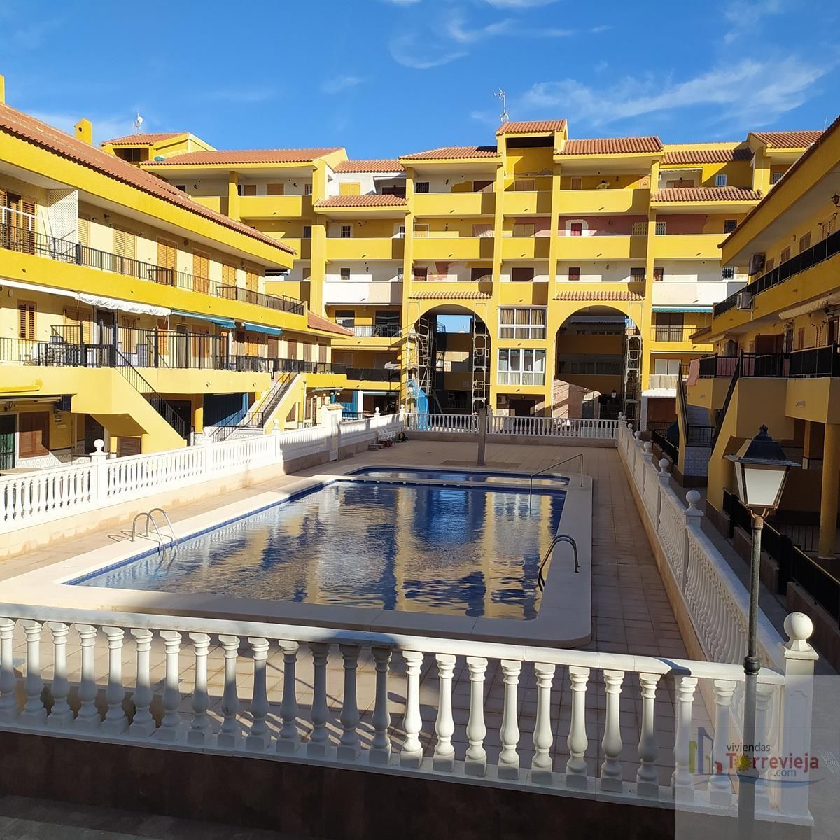 Piscina de Dúplex en venda en Torrevieja amb Aire condicionat, Terrassa i Piscina comunitària