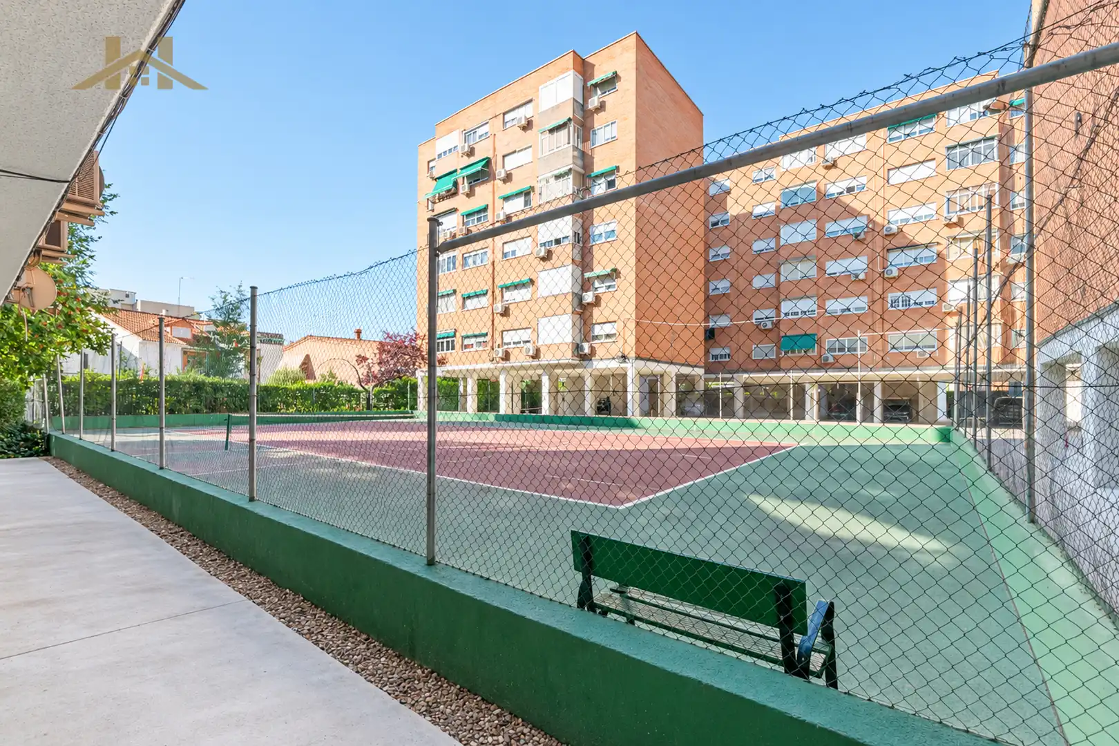 Pis amb piscina en venda a Avenida de la Virgen de Loreto