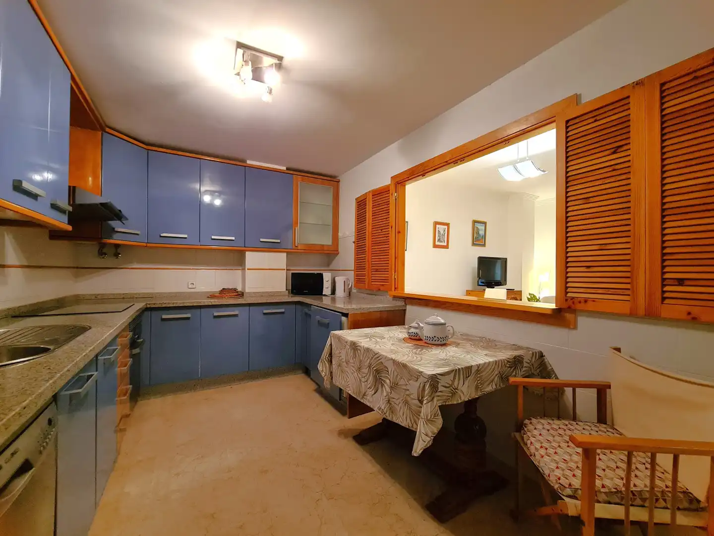 Cuina de Apartament en venda en Sotogrande amb Jardí privat, Terrassa i Moblat