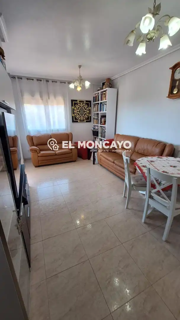 Sala de estar de Apartamento en venta en Guardamar del Segura con Calefacción, Terraza y Piscina comunitaria