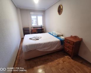 Dormitori de Pis de lloguer en Salamanca Capital amb Terrassa i Balcó