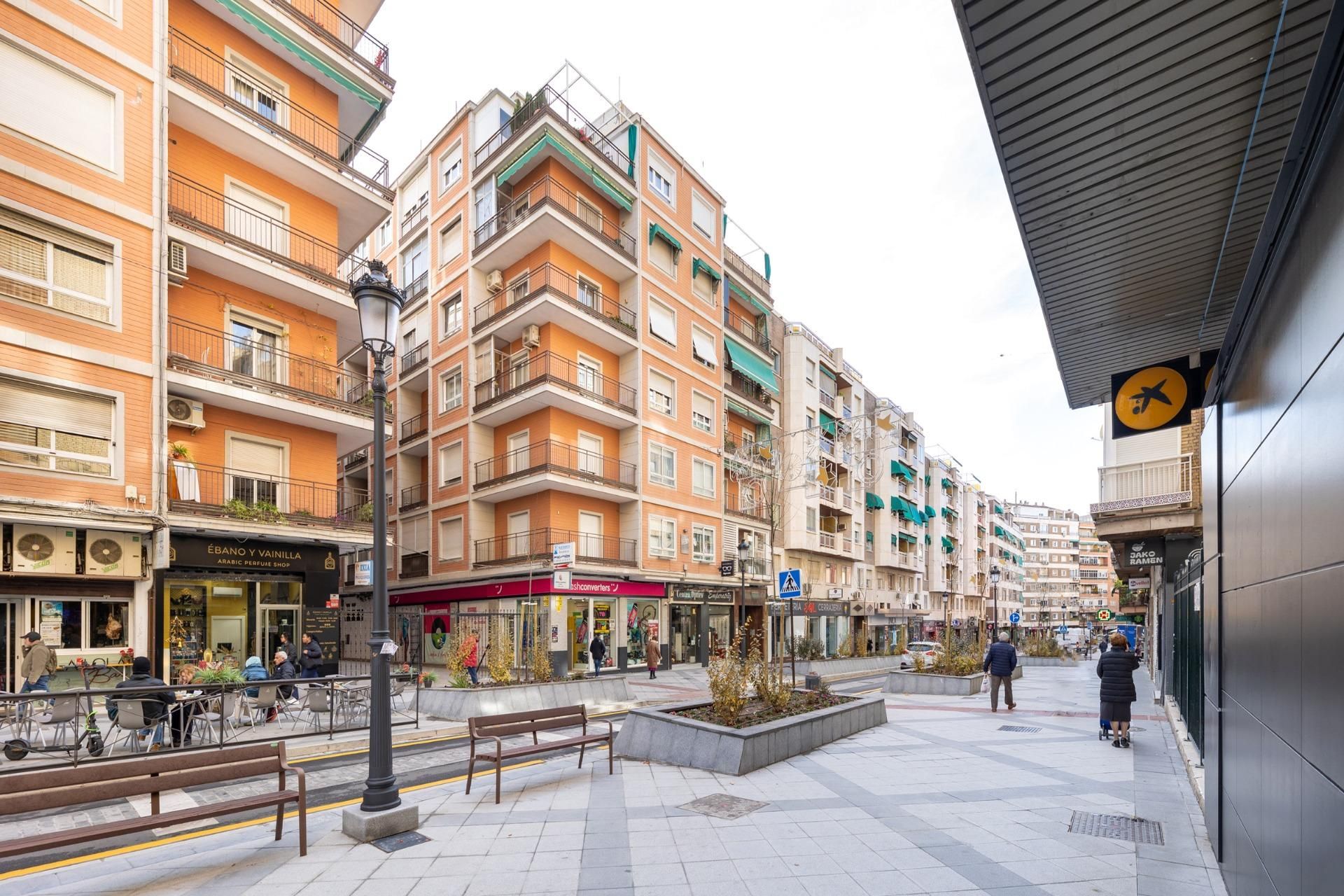 Vista exterior de Piso en venta en  Granada Capital con Aire acondicionado, Calefacción y Balcón