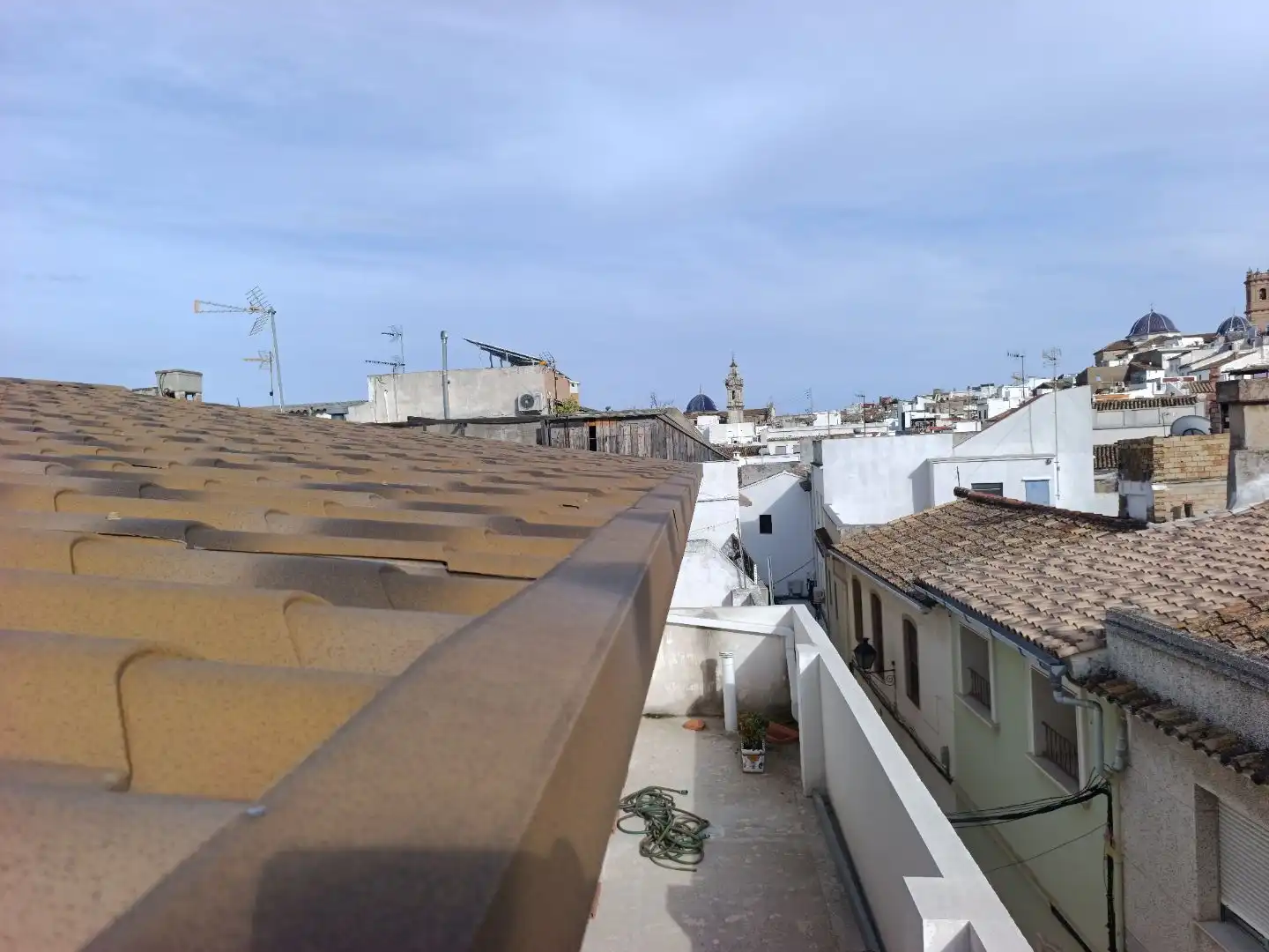 Vista exterior de Casa o chalet en venta en Oliva con Aire acondicionado, Terraza y Balcón