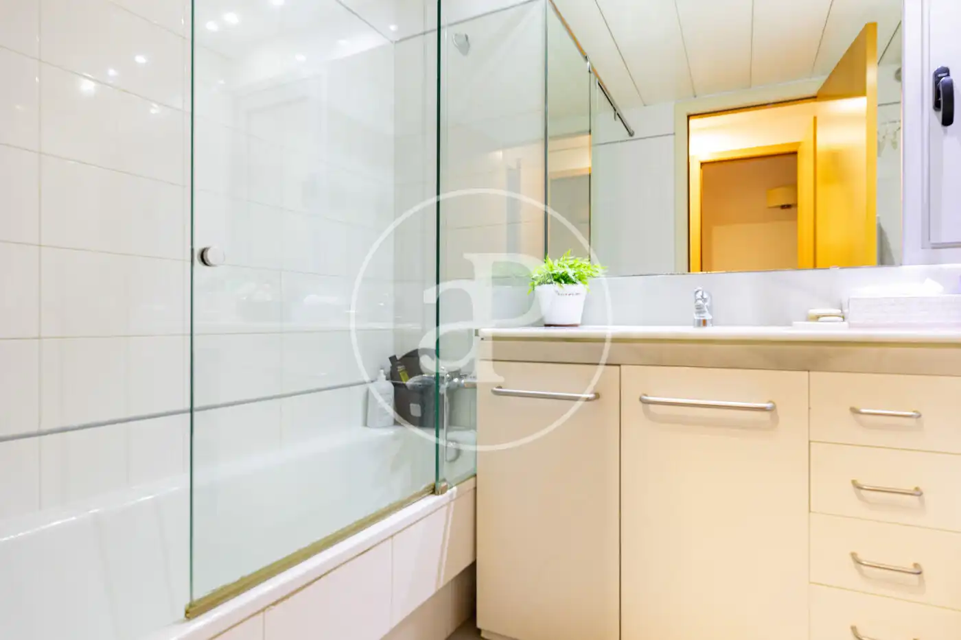 Bathroom of Flat for sale in Barcelona  with Air Conditioner, Heating and Terrace