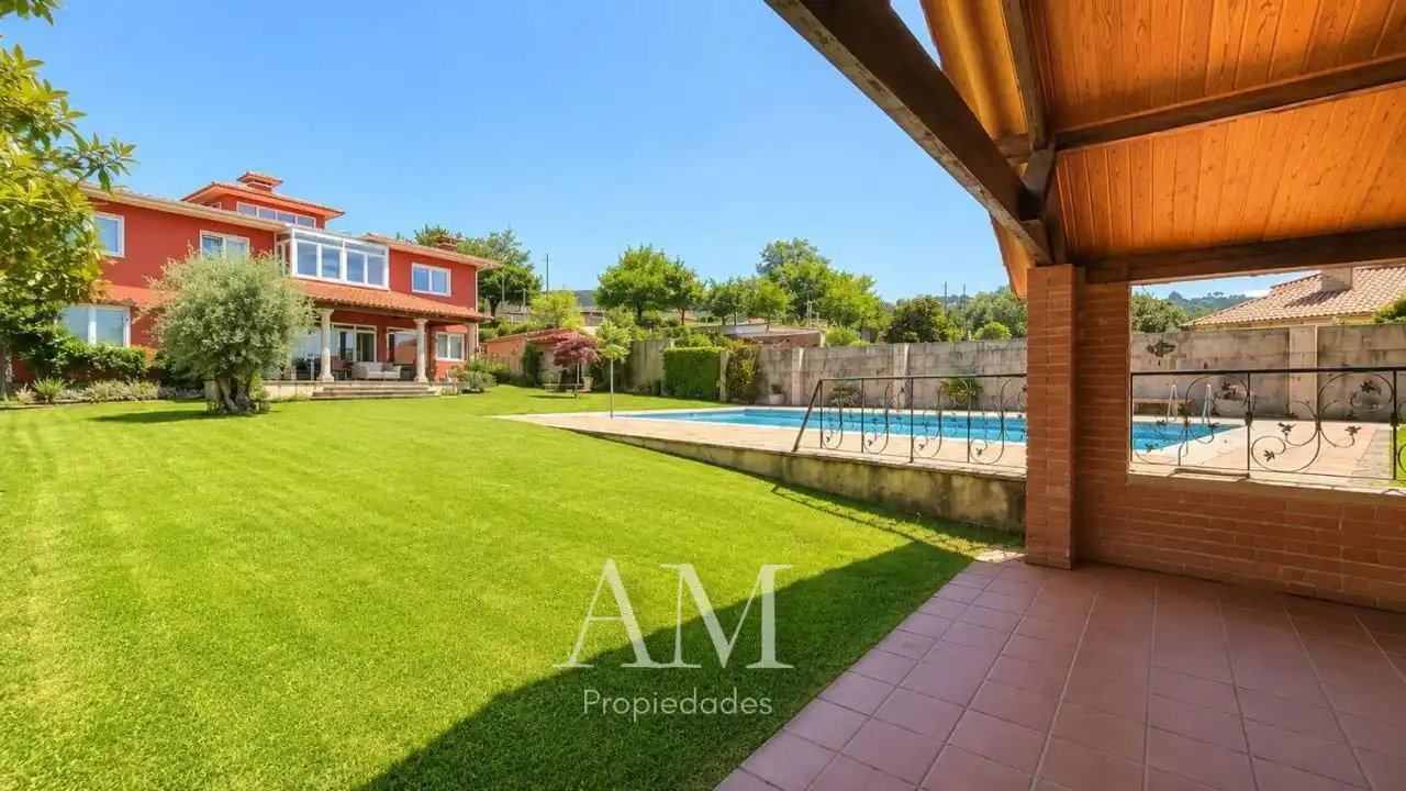 Jardí de Casa o xalet en venda en Vigo  amb Calefacció, Jardí privat i Terrassa