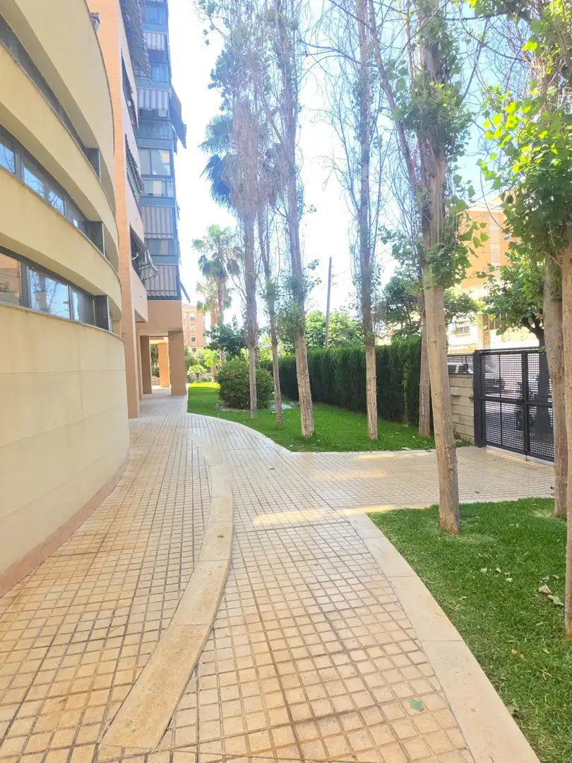 Vista exterior de Piso en venta en Alicante / Alacant con Aire acondicionado, Calefacción y Terraza