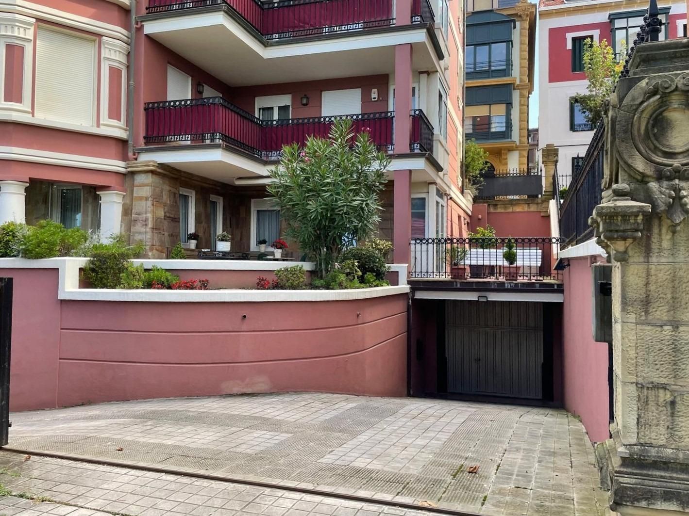 Exterior view of Flat for sale in Getxo   with Heating, Terrace and Storage room