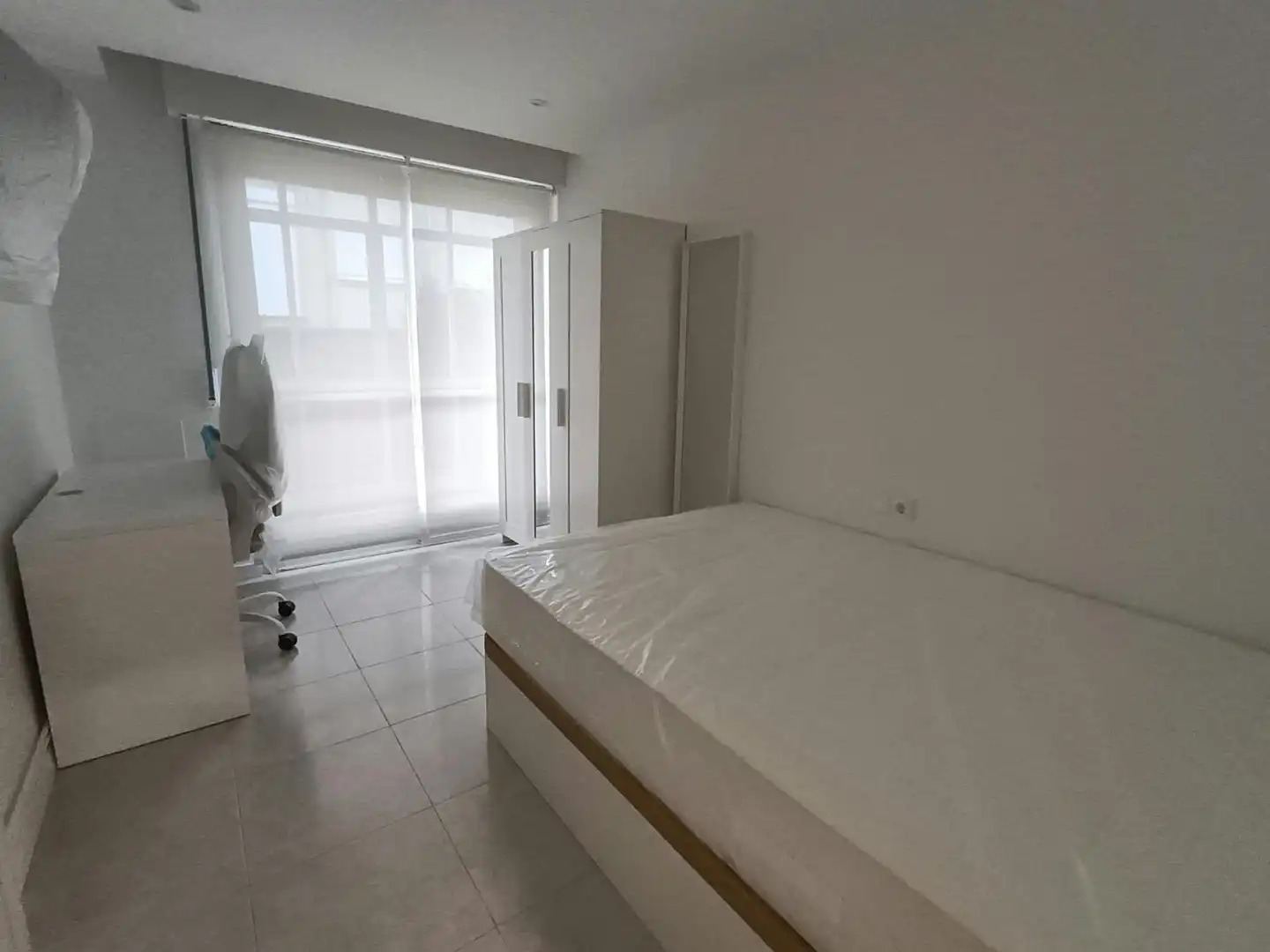 Habitación de Piso para compartir en Ourense Capital  con Calefacción, Terraza y Amueblado