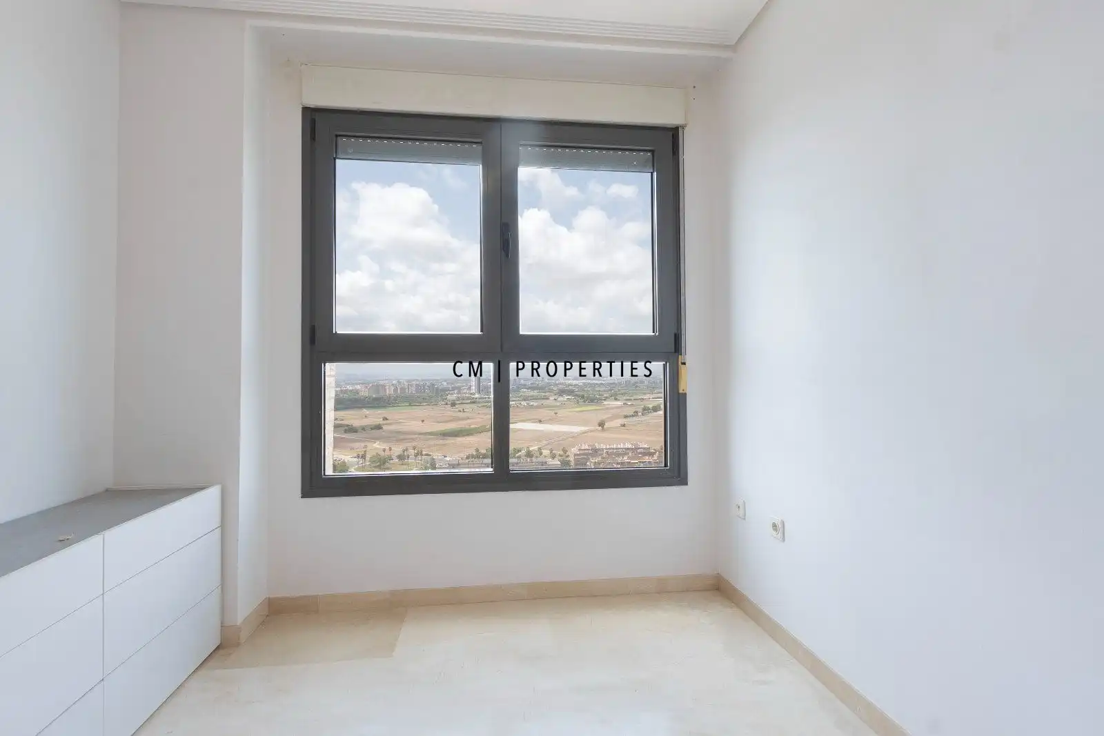 Bedroom of Flat for rent in Valencia  with Air Conditioner, Heating and Terrace
