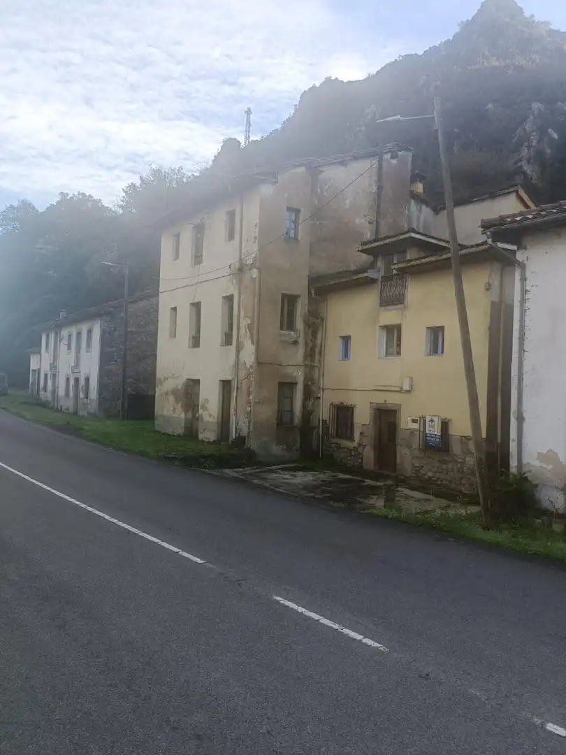 Außenansicht von Einfamilien-Reihenhaus zum Verkauf in Grado mit Abstellraum