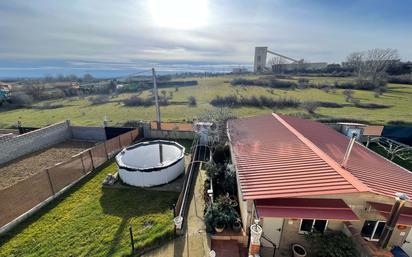 Casa o xalet en venda en Santovenia de la Valdoncina amb Terrassa i Piscina