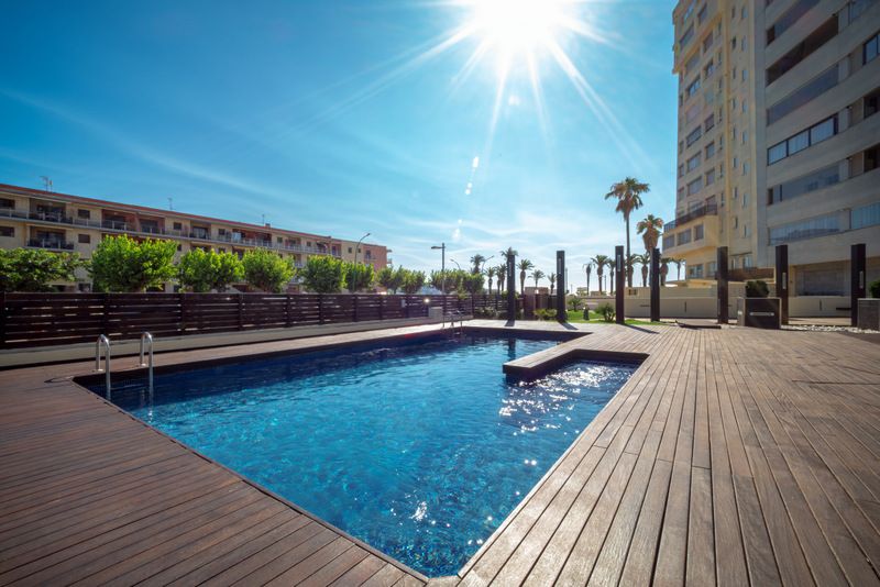 Piscina de Apartament en venda en Empuriabrava amb Aire condicionat, Calefacció i Terrassa